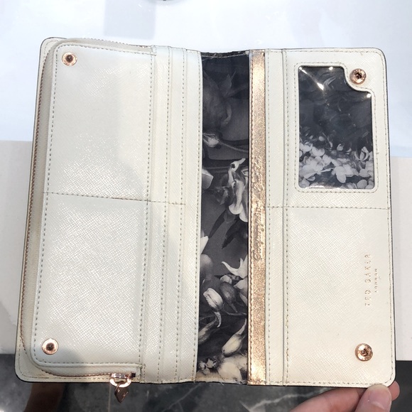 Large Ted Baker wallet - large zipper compartment and many card slots - Picture 2 of 2